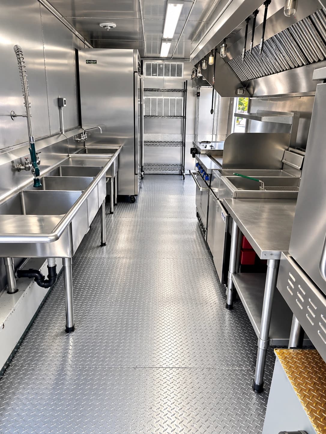 26 ft Baby Bulk Kitchen, photo 2