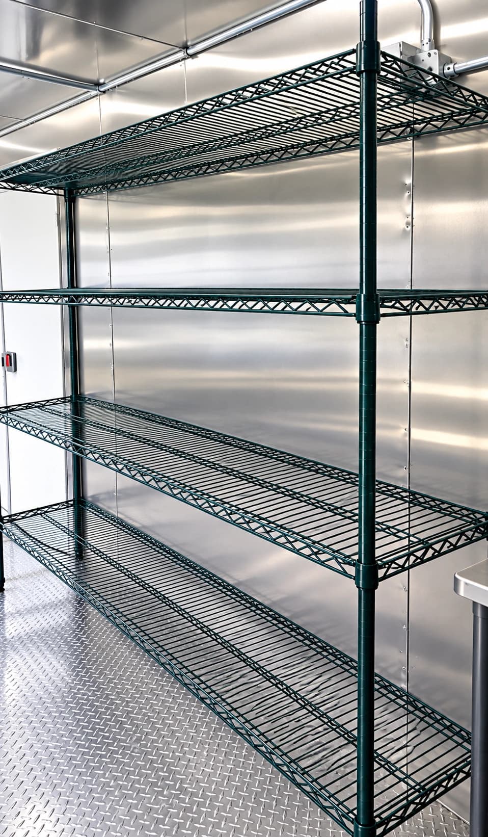 38 ft low-temperature conveyor dish trailer interior