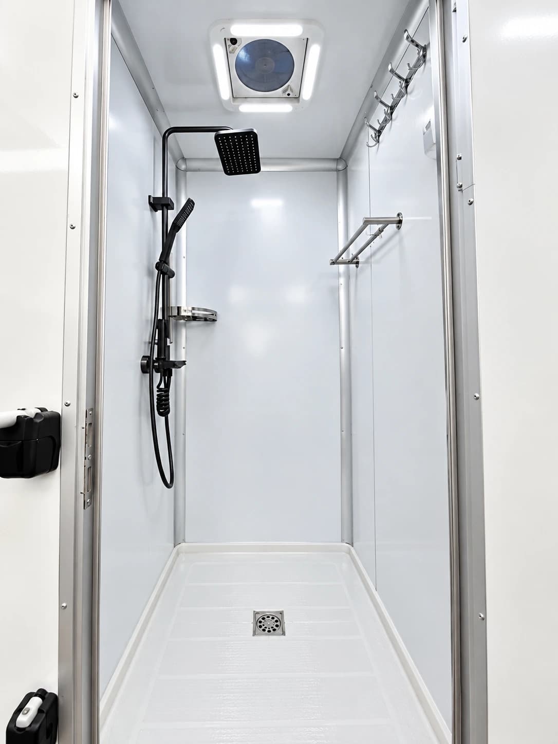 20 ft Shower Container (5 shower heads), photo 5